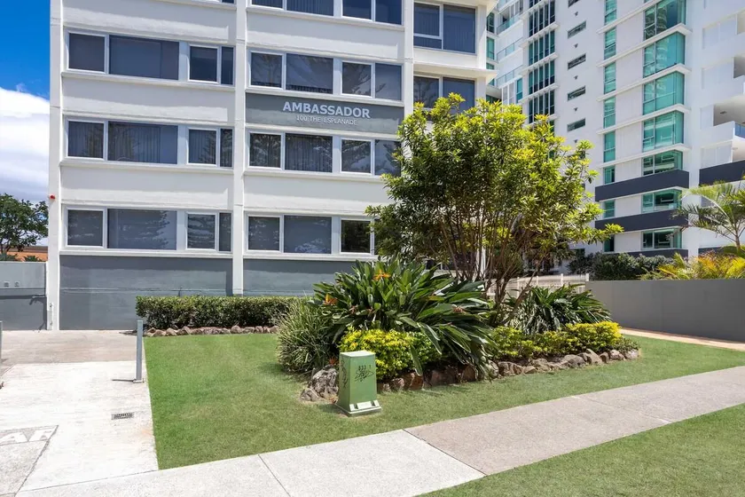 Ambassador Beachfront Burleigh Heads - Image 1