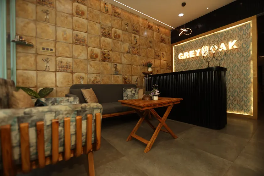 Grey Oak Hotel - Image 1
