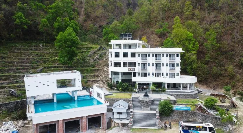 White Leaf Resort - Green River View Resort - Image 1