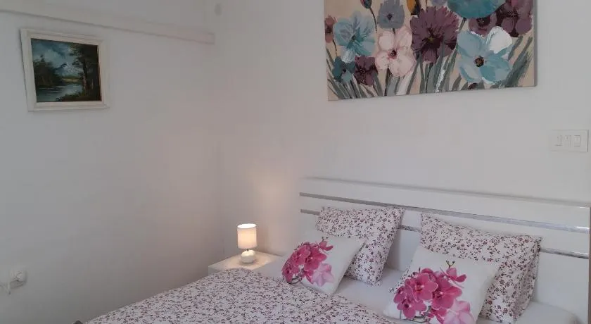 Flower Double Room SPLIT - Dugopolje - Image 1