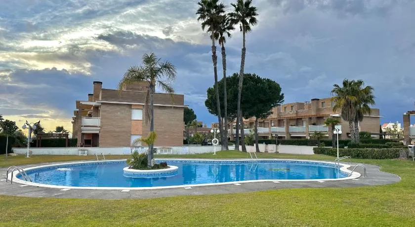 Hermosa casa con espectaculares vistas al mar y a tocar de una idílica calita - Image 1