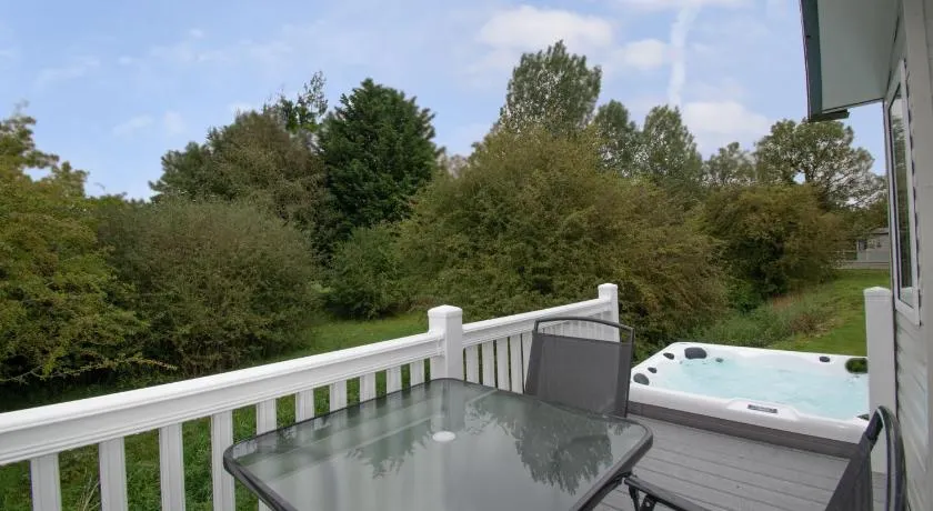 Yorkshire Lodge with Hot Tub - Image 1