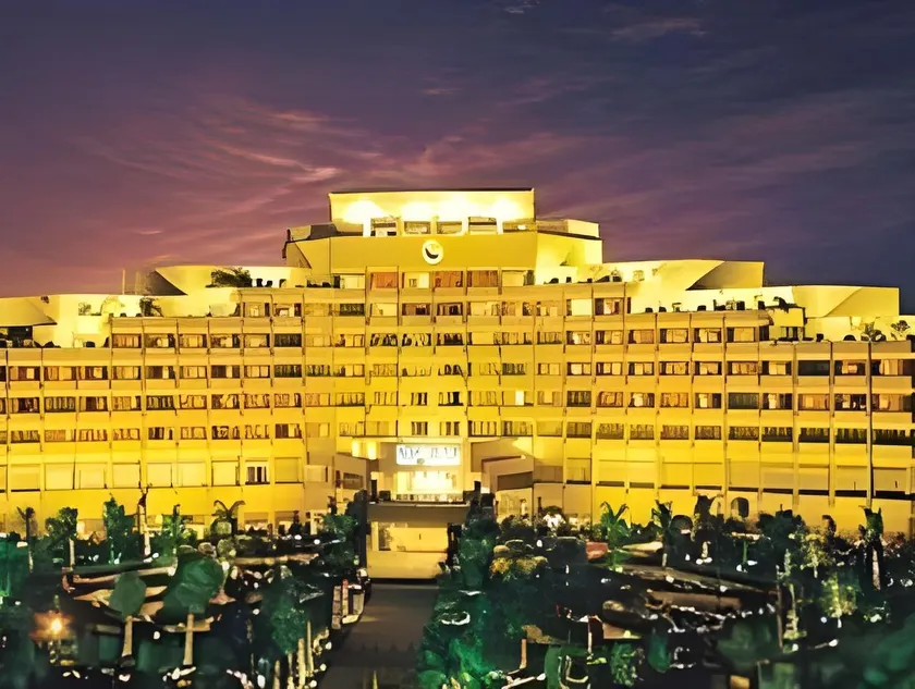 Fangzhong Holiday Hotel - Image 1