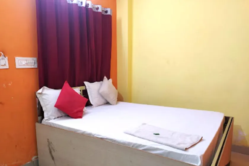 Trinayani Guest House - Image 1