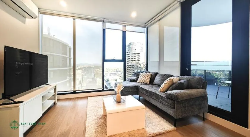 2802 - high rised 3 bedroom apartment in box hill with carpark - Image 1