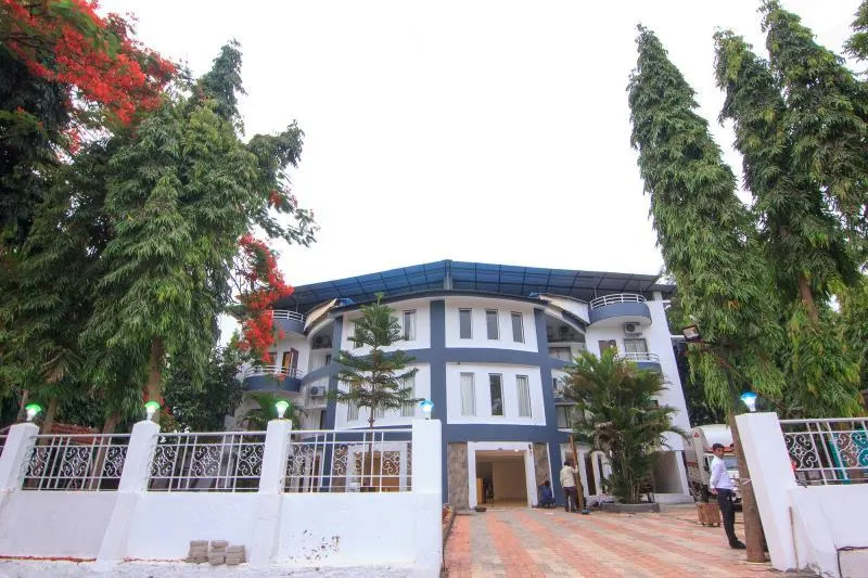 Strand Resort - Image 1