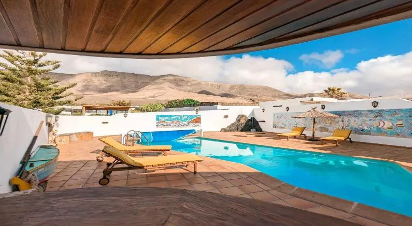 Bungalow Allende Famara con piscina privada y AC - Image 1