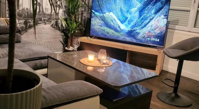 T2 Cosy autonome h24 Parking privé attenant TV 165cm Netflix wi-fi au Rez-de-chaussée - Image 1