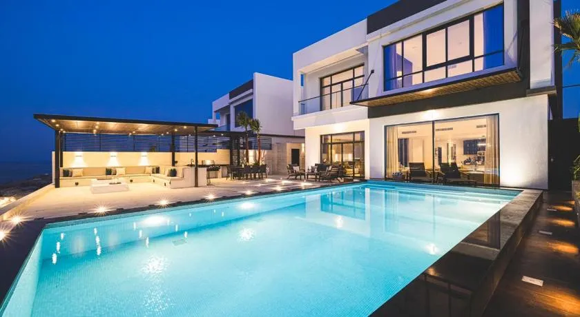 Luxury Villa 8 BR Sea and Mountain View with infinity pool - Al Dana Island Fujairah - Image 1