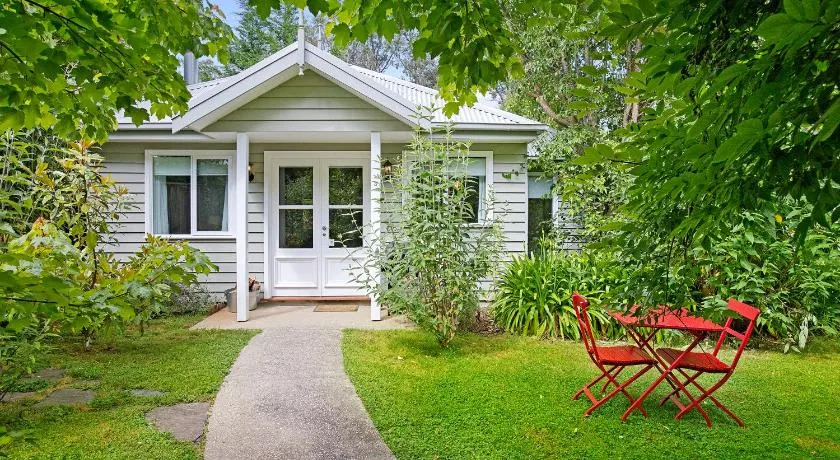 Amelina Cottages - Image 1