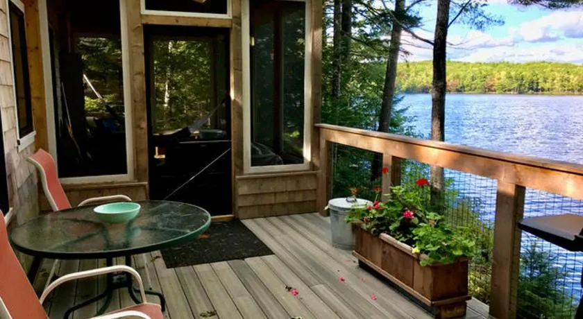 Lakefront Cottage by Country House Escapes - Image 1