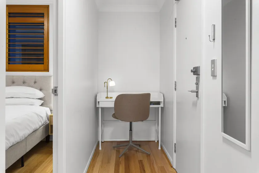 Bright 1-bed Apartment in Central Redfern - Image 1