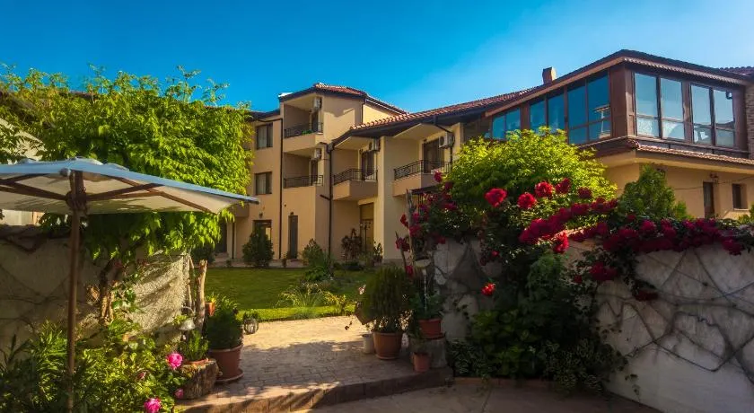 Ravda Bay Guest House - Image 1