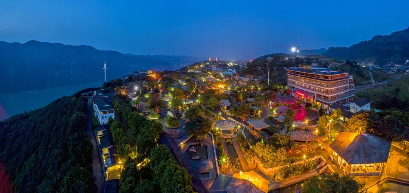 West Canyon Hot Spring Hotel - Image 1