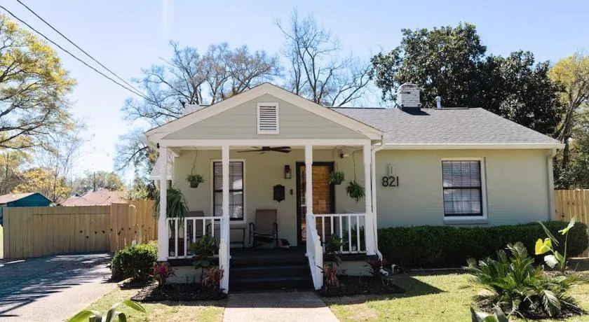 Mint Julep House- New Listing, Close to Everything, Fire Pit - Image 1