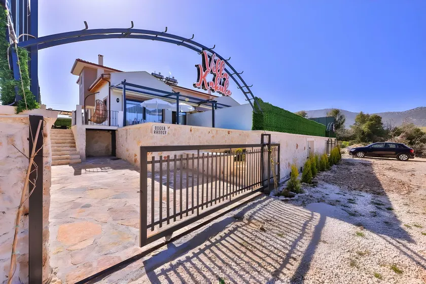 Nature Villa with Pool and Jacuzzi - Image 1