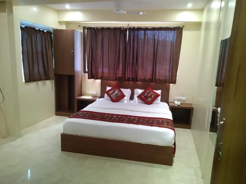 Satkar Hotel - Image 1