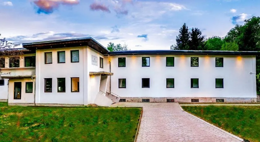 DAS TANN rooms & wine - Image 1