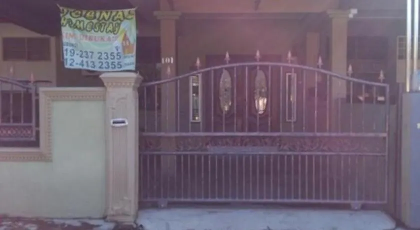 Deenaz Utara Homestay - Image 1