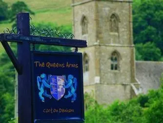 The Queens Arms - Image 1