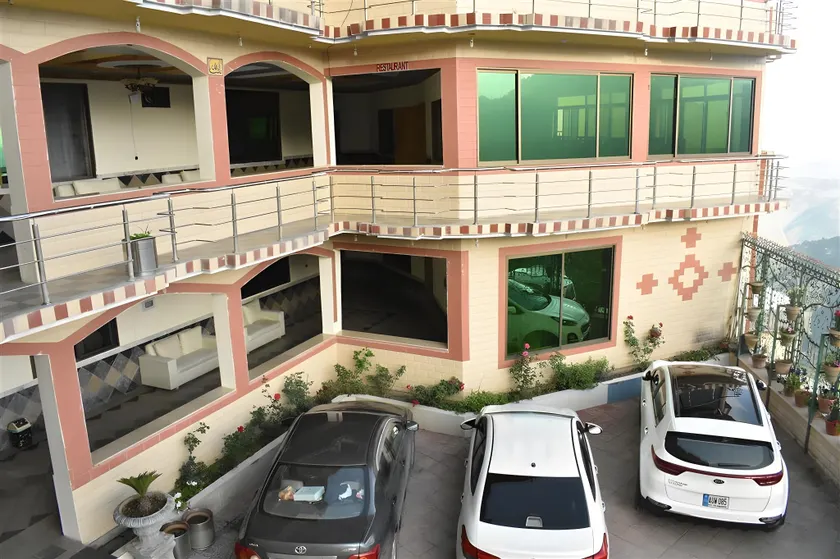 Canari Hotel kashmir view - Image 1