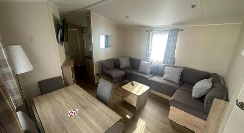 4 Bed 10 Berth Caravan Seawick Holiday Park - Image 1