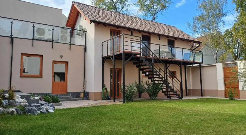 4 Basa Bungalow - Image 1