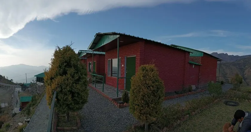 Deodar inn - Image 1