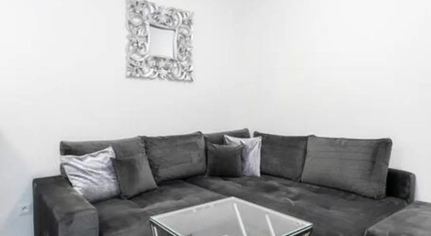ALURE RESIDENCES 1 & 24h self check-in, free parking in front of the apartment building, new building, terrace, cafe with breakfast in the apartment building, next to the aqua park - Image 1