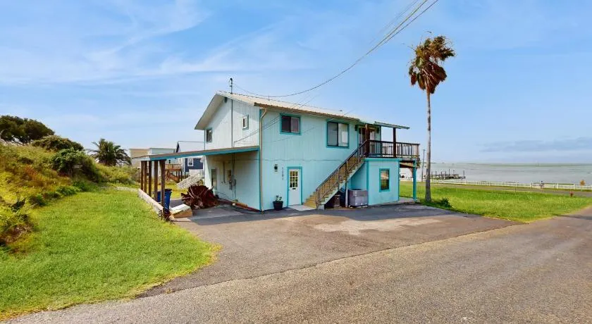 Bay Views & Beach Access: Ingleside Getaway - Image 1
