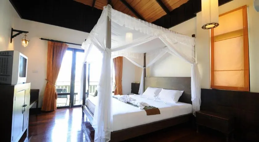 Kao Tao Villa Beach Resort-Hua Hin - Image 1