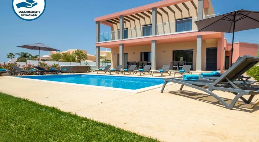 Villa Riviera - com piscina aquecível, 2 jacuzzis e BBQ em Armação de Pêra - Image 1