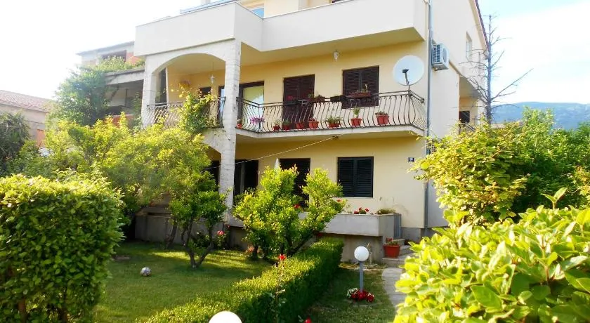 Apartment Cherry - Image 1