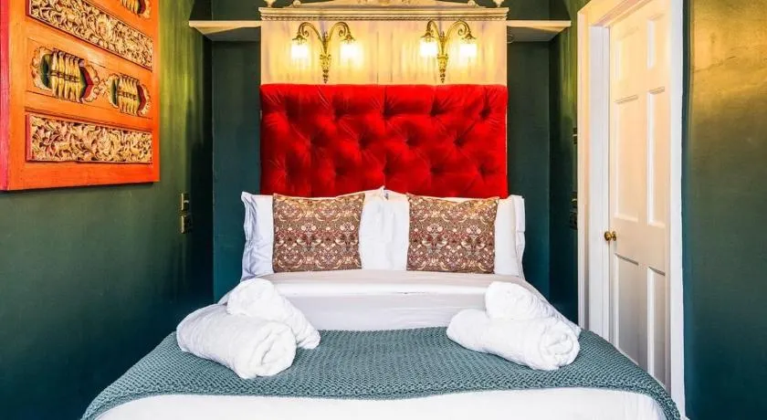 Bennett's Lodgings - Stylish 2BR Georgian Flat - Heart of Bath - Sleep 6 - Image 1