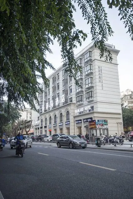 Ziyou Island Hotel (Shangbang Parkway City) - Image 1