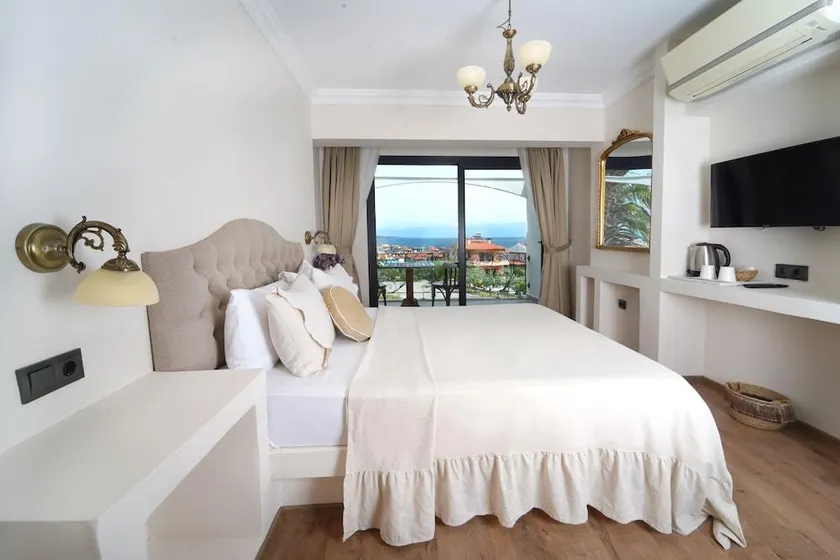 Cunda Dalyan Otel - Image 1