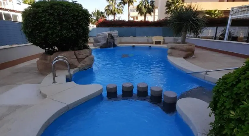 Appartement 'Romero' avec piscine partagée, Wi-Fi et climatisation - Image 1