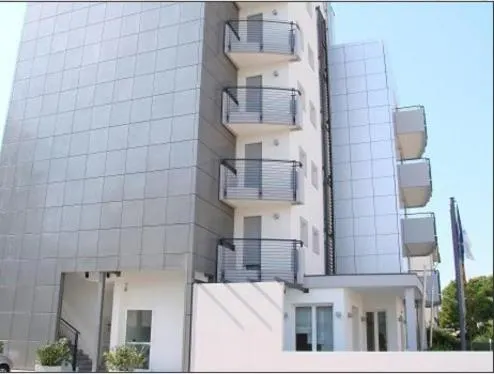 Aparthotel Royal - Image 1