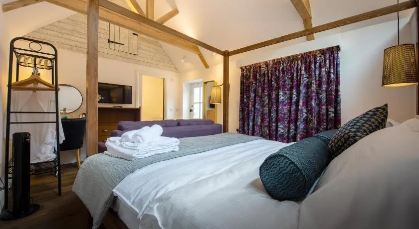 The Withies Inn - Image 1