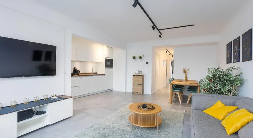 Ostend Center Luxury Top Floor Apartment with Free Parking - Image 1