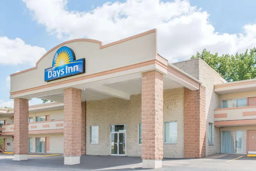 Days Inn by Wyndham St. Louis North - Image 1