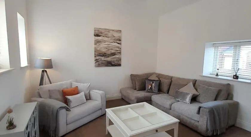 The Stables a Contractor Family 2 bed Town House in Central Melton Mowbray - Image 1