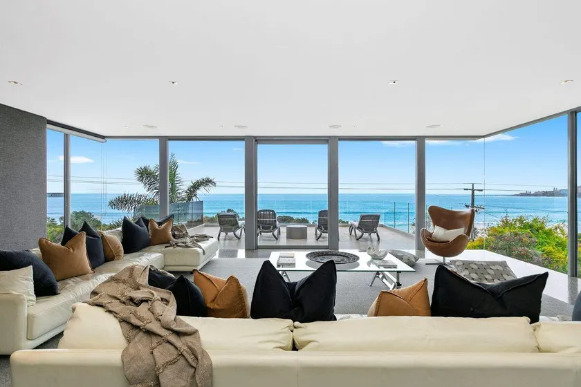 AZURE - Absolut Luxury - Image 1