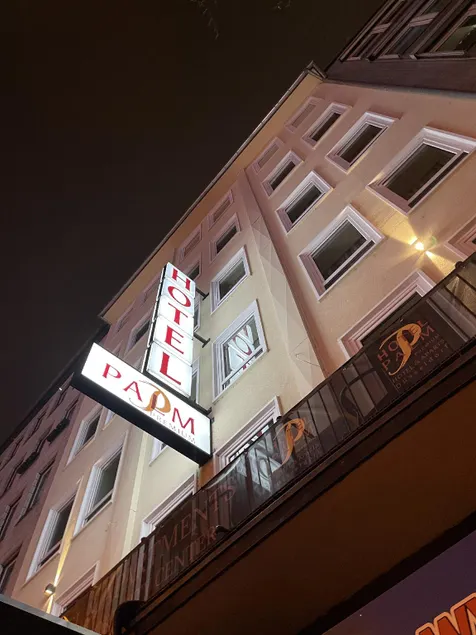 Palm Premium Hotel & Apartments - Image 1