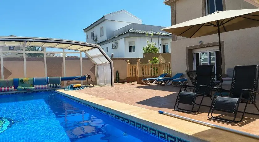 Villa with super swimming pool - Image 1