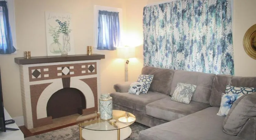 Charming 1 BR Apt 6 miles from Downtown! - Image 1