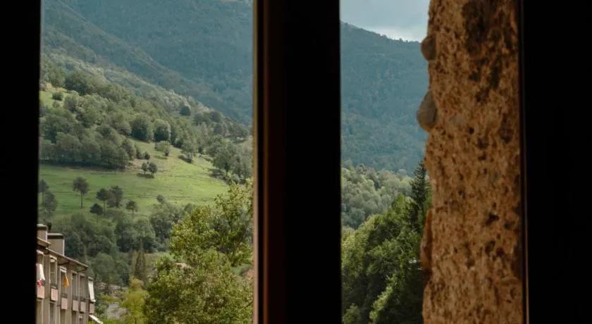 Apartament a una antiga masia al costat del riu - Image 1
