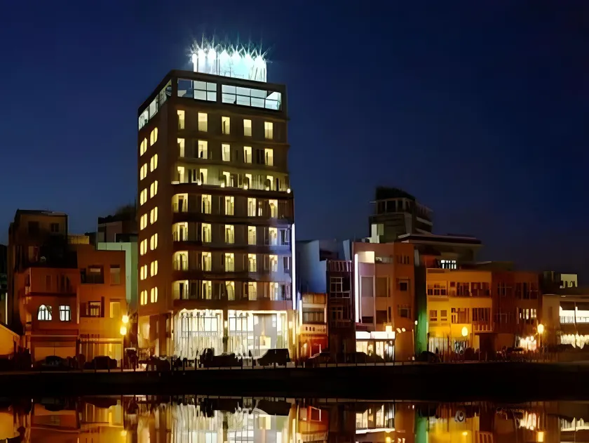 Ocean Hotel - Image 1