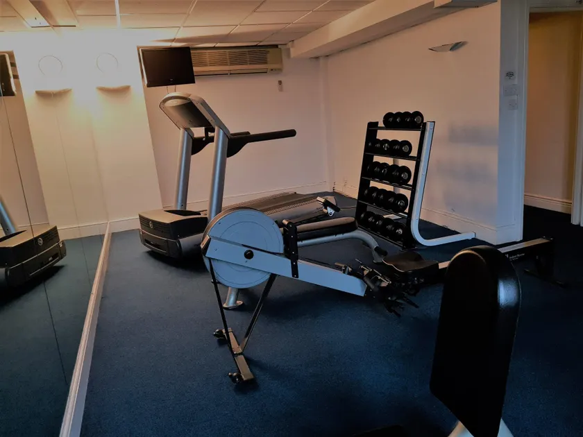 HOLIDAY INN LEEDS-BRADFORD - Image 1