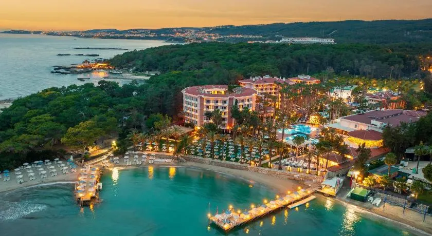 Utopia Resort & Residence - Image 1